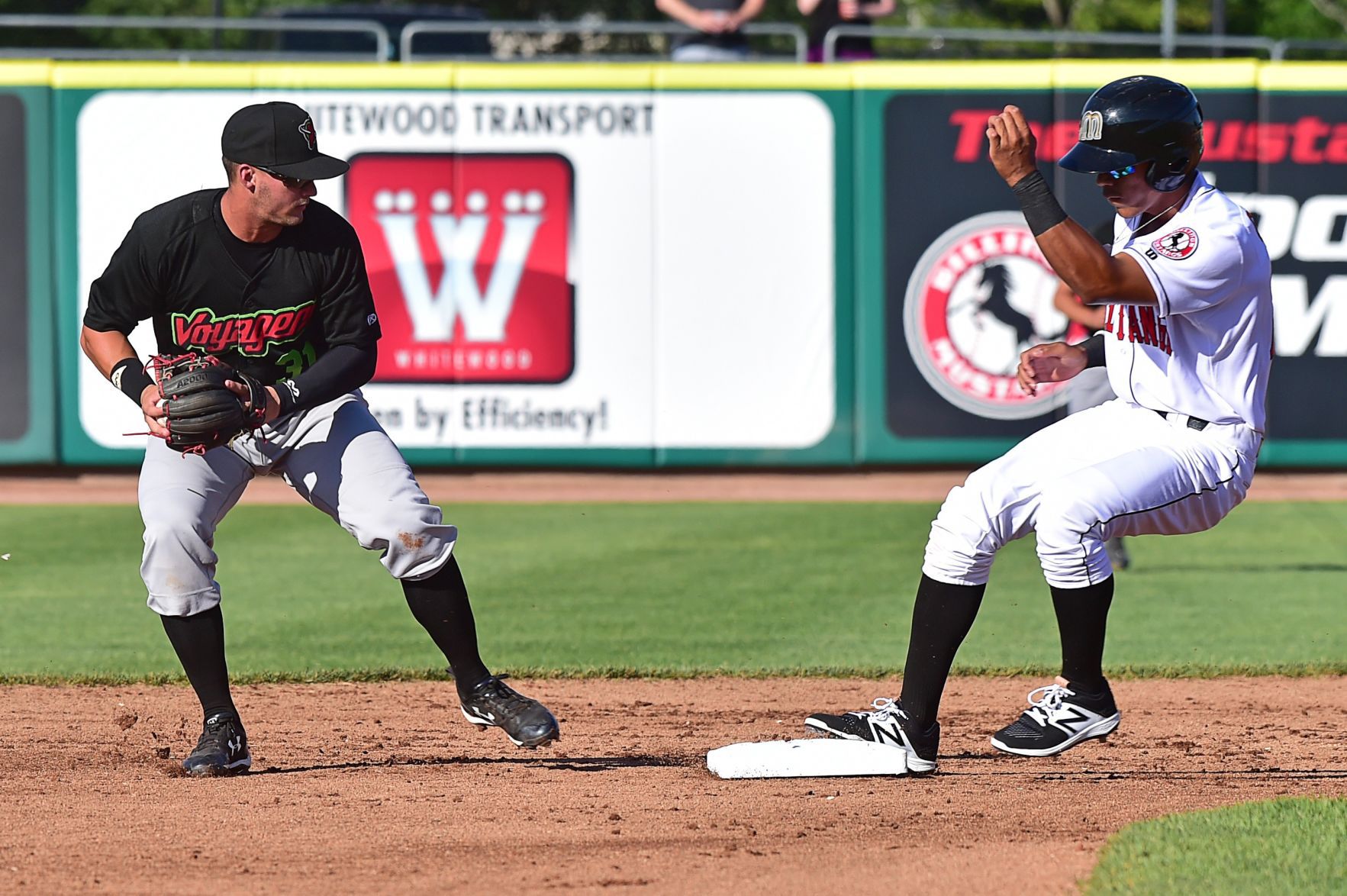 Voyagers second baseman Tate Blackman and Mustangs right fielder Miles Gordon